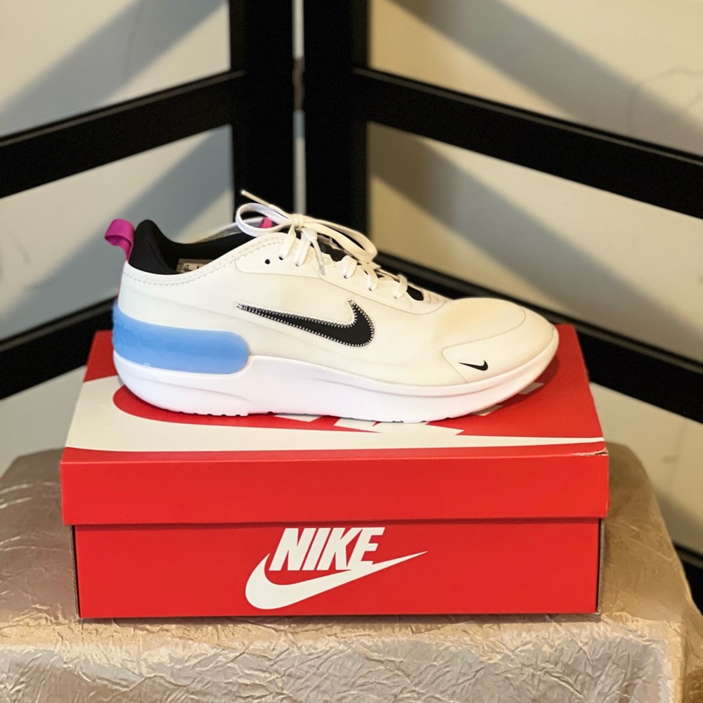 NWT Authentic Nike Amixa White/Black/University Blue/Fuchsia—Size 11